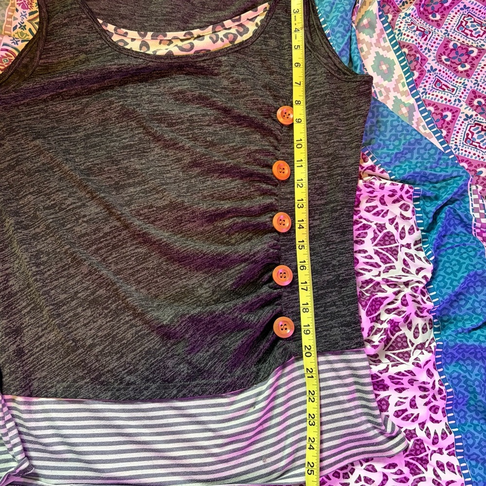 Women's XL Gray White Striped Sleeveless Button Accent Top - Picture 4 of 4